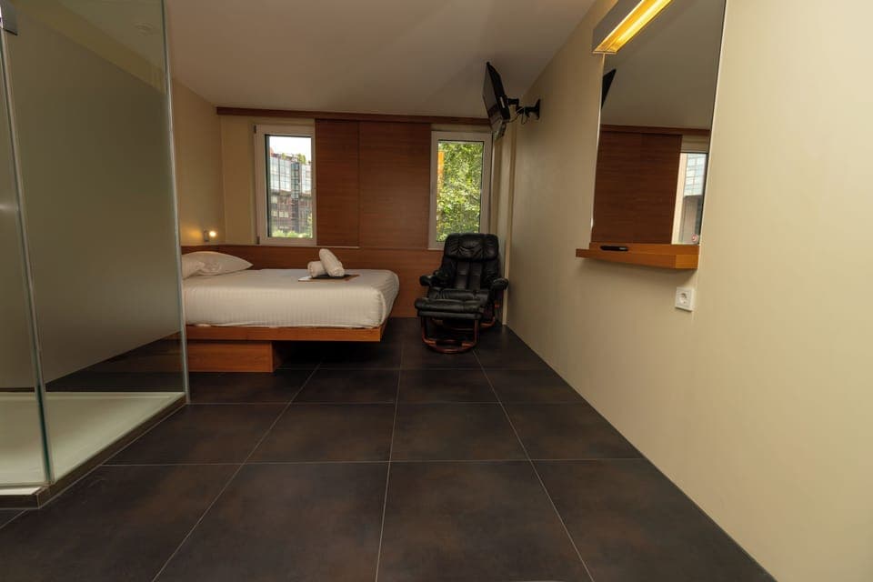 Business Double Room | Free WiFi