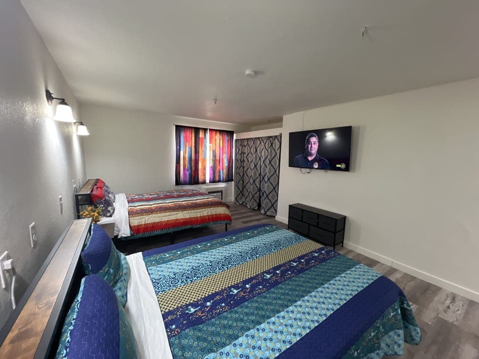 Family Room | Free WiFi