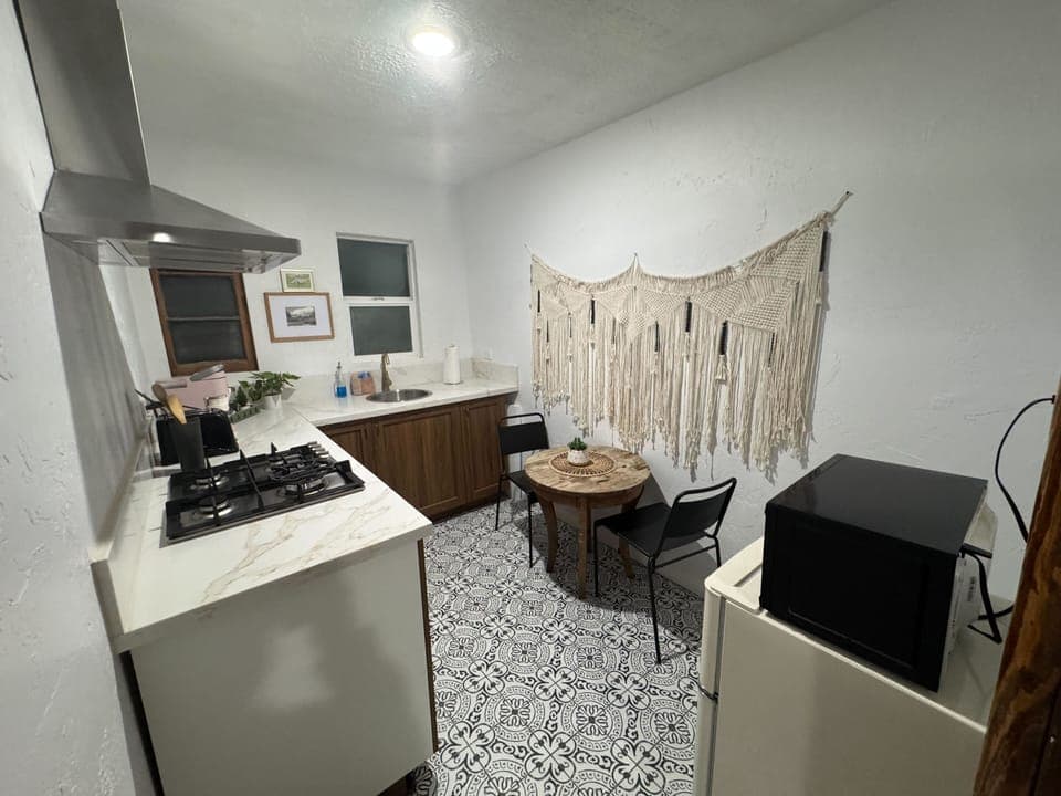 Full-size fridge, stovetop, dishwasher, coffee/tea maker
