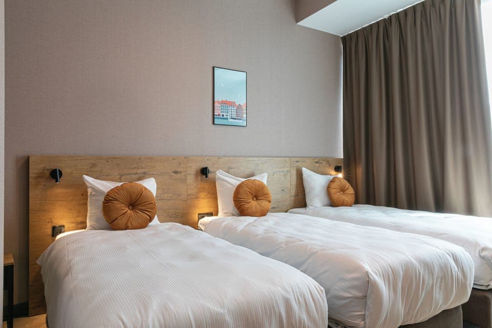 Deluxe Triple Room | In-room safe, desk, laptop workspace, soundproofing
