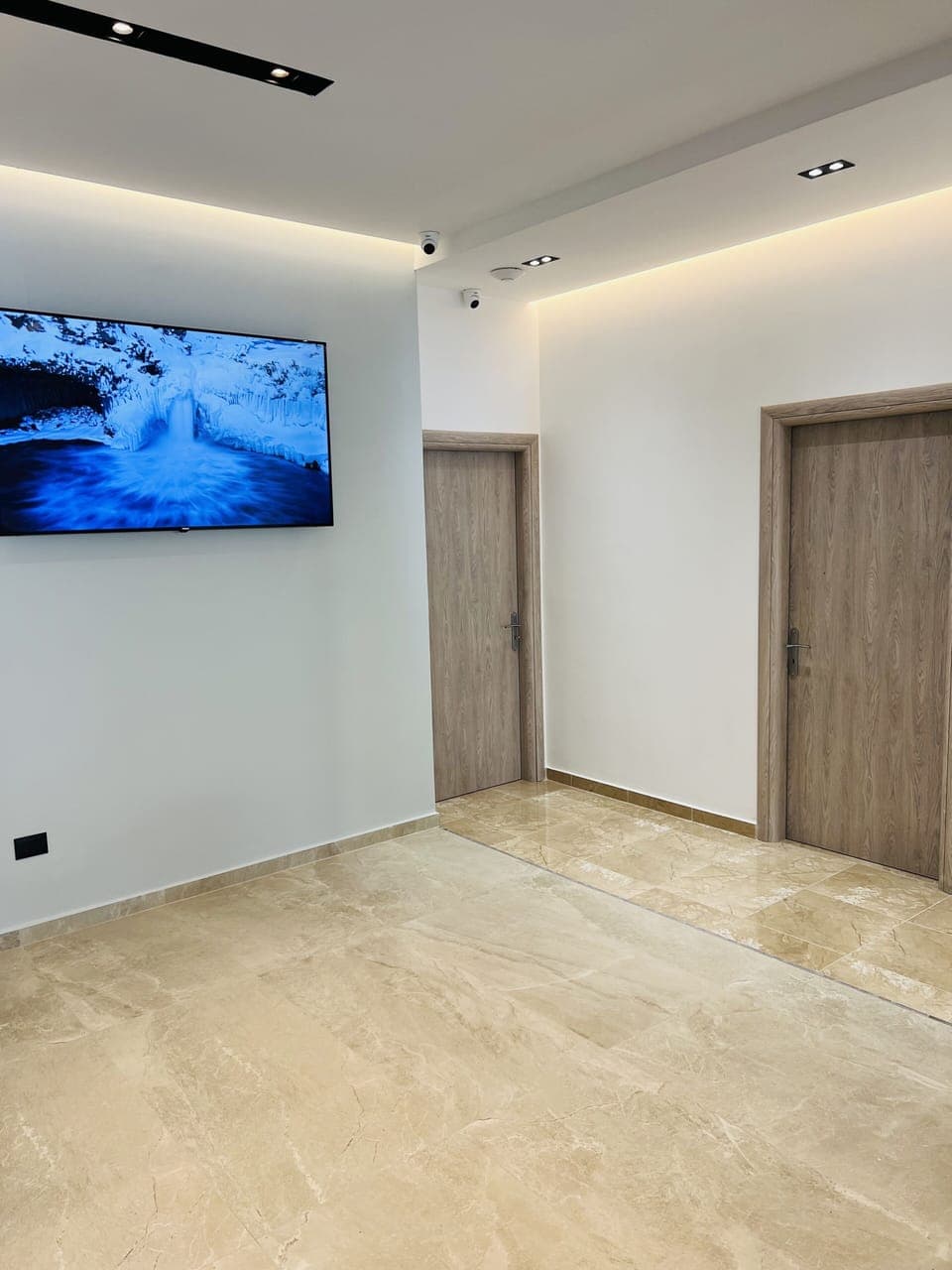 Soundproofing, free WiFi