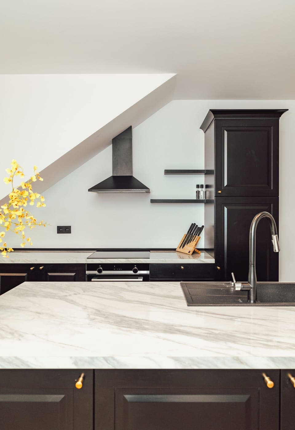 Deluxe Penthouse | Private kitchen | Full-size fridge, microwave, oven, stovetop