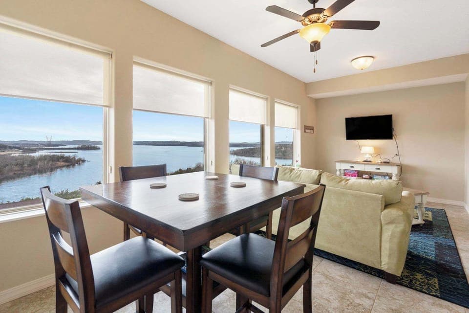 Condo, Multiple Beds, Balcony (Majestic Lakeview Escape) | Dining