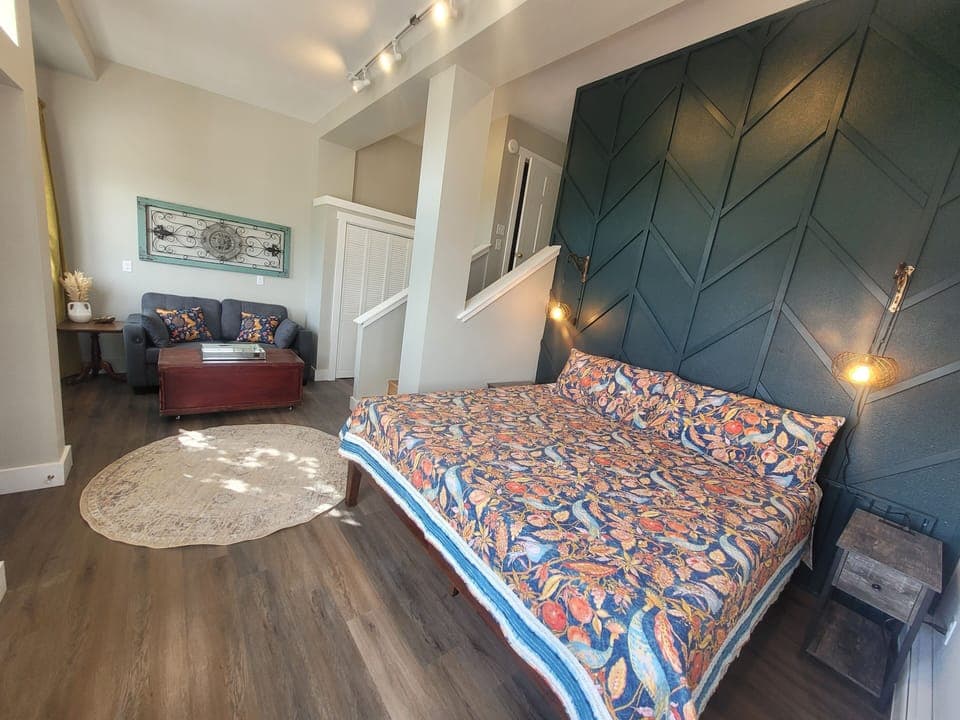 King Suite | Free WiFi, bed sheets
