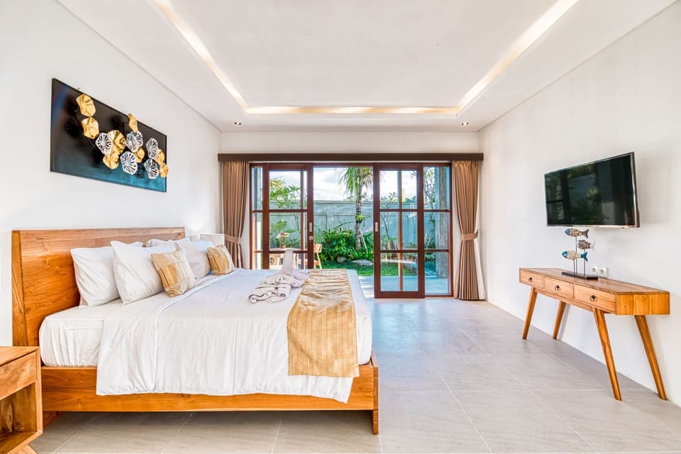 Family Villa | Minibar, in-room safe, individually decorated, individually furnished