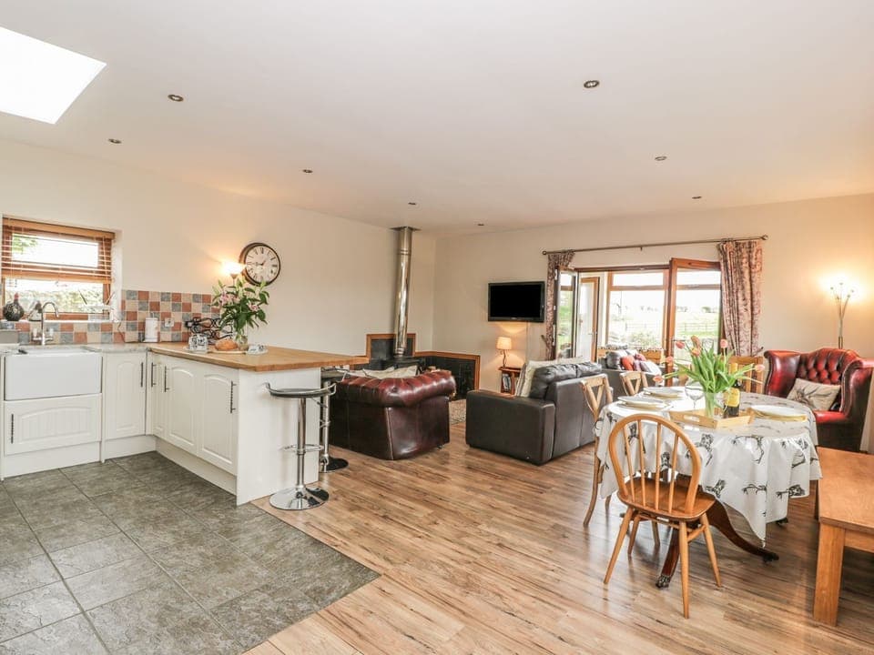 Dishwasher, cookware/dishes/utensils