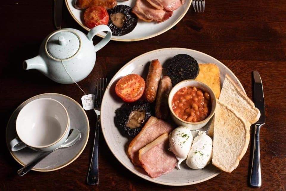 Free daily English breakfast