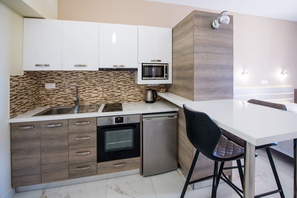 Superior Studio, Sea View, Ground Floor | Private kitchen | Fridge, stovetop, coffee/tea maker, electric kettle