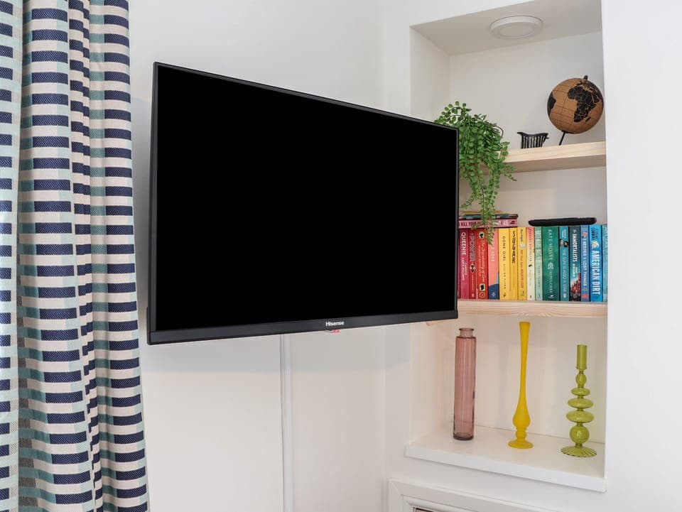 2 bedrooms, individually decorated, individually furnished, free WiFi