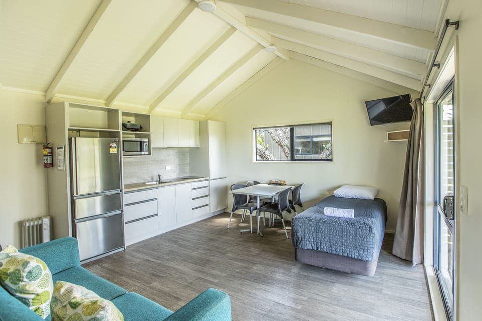 One Bedroom Self-Contained Cabin | Private kitchen | Microwave, electric kettle, toaster, cookware/dishes/utensils