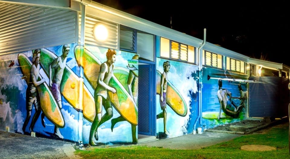 Deluxe Kitchen Cabin (Shared Bathroom) | Free WiFi, bed sheets