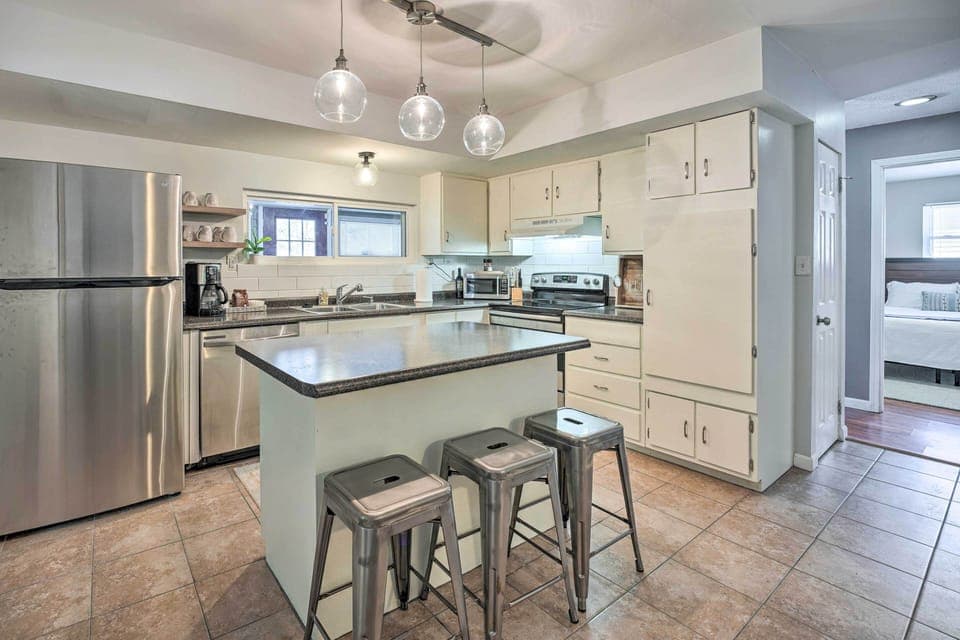 House (5 Bedrooms) | Interior