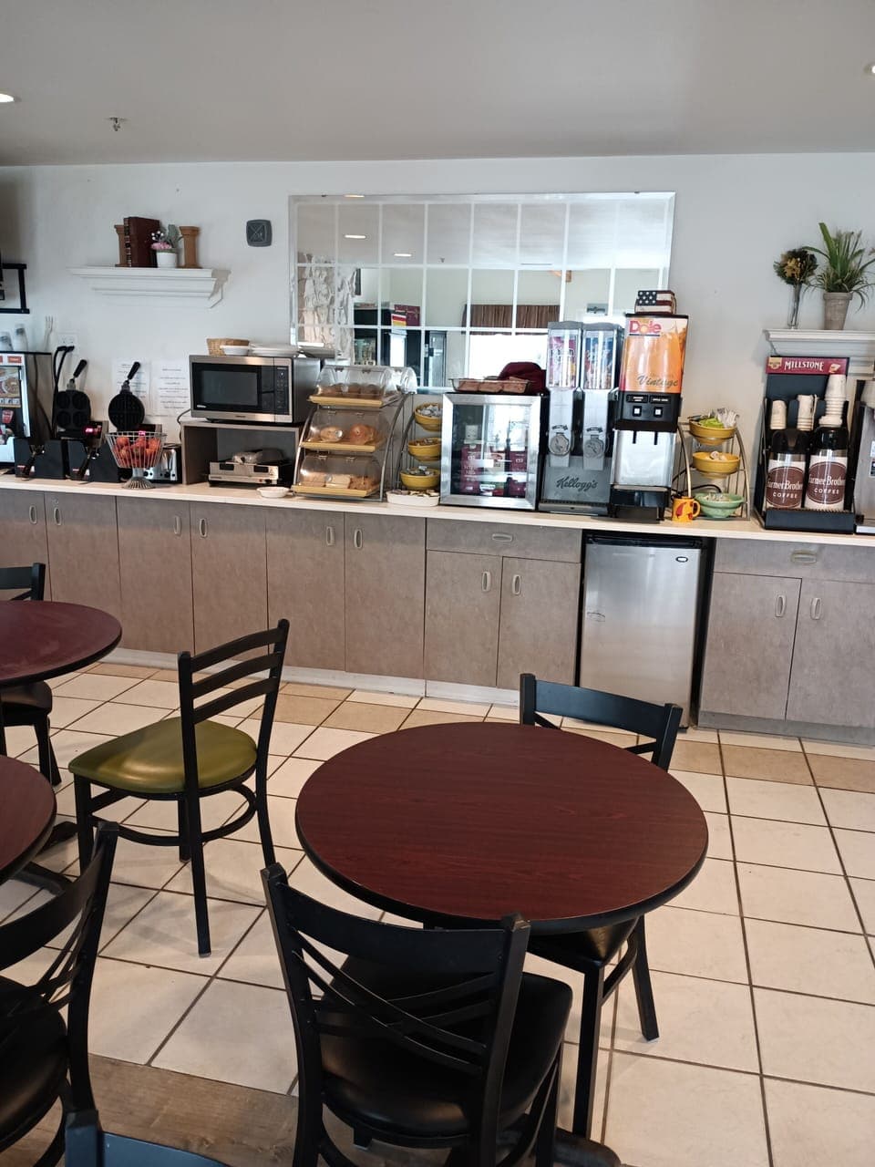 Free daily continental breakfast