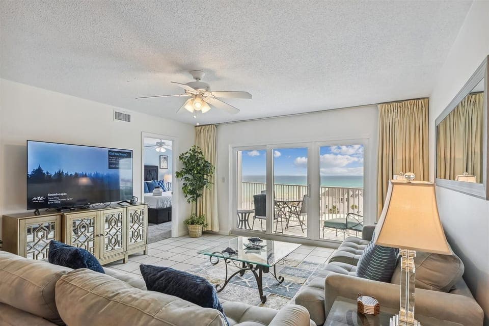 Condo, 2 Bedrooms | Living area