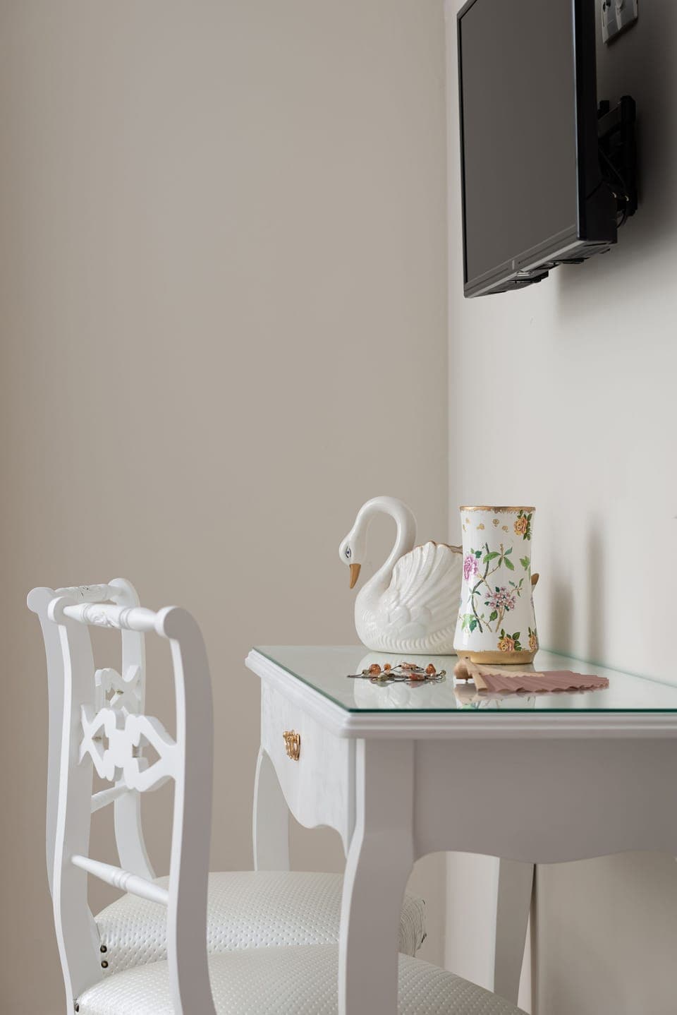 Family Suite | Minibar, individually decorated, desk, blackout drapes