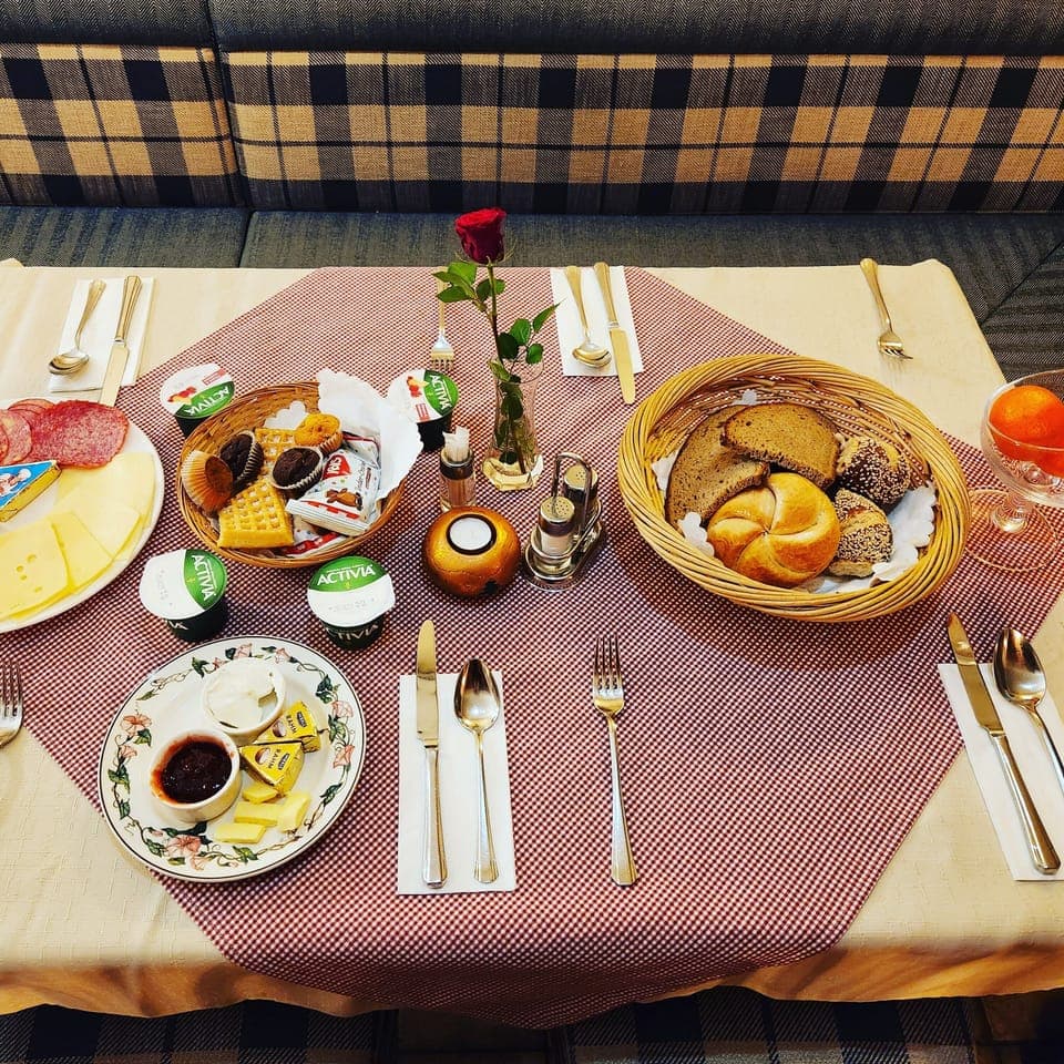 Daily continental breakfast (EUR 15 per person)