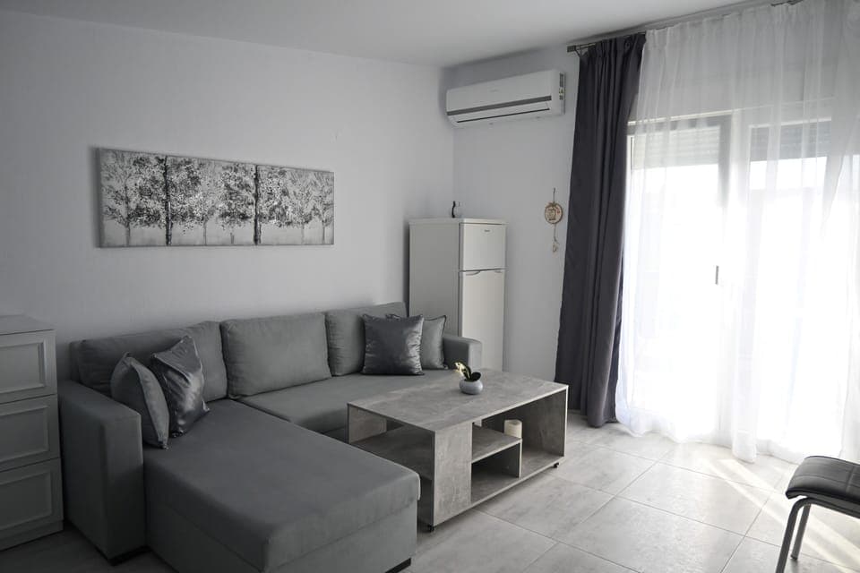 Comfort Room | Living area | 140-cm Smart TV with cable channels, TV