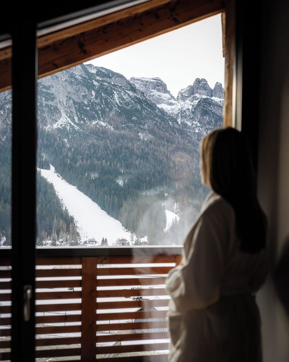 Junior Suite (Monte Siera) | Minibar, in-room safe, individually decorated, individually furnished