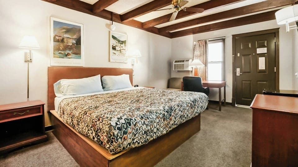 Basic Room, 1 King Bed | Individually furnished, desk, iron/ironing board, free WiFi
