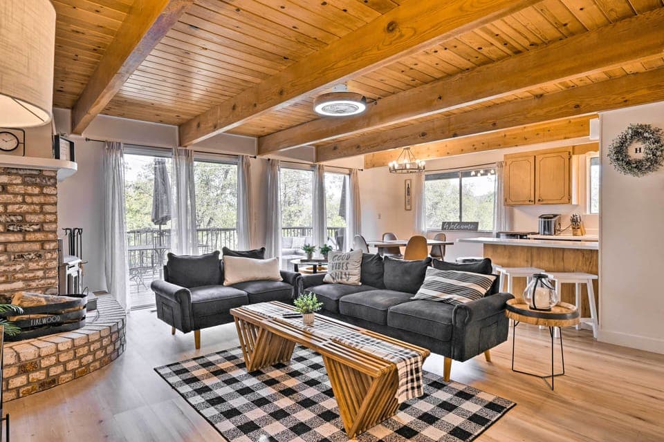 House (4 Bedrooms) | Front of property