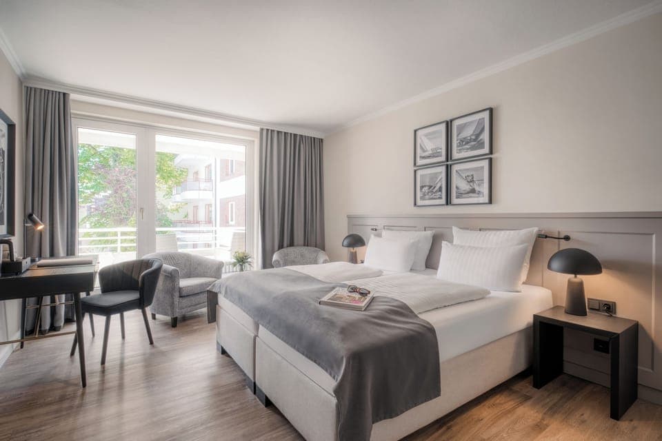 Hypo-allergenic bedding, minibar, in-room safe, individually decorated