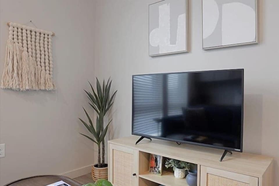 Studio Suite | Living area | 42-inch Smart TV with digital channels, Netflix, Hulu