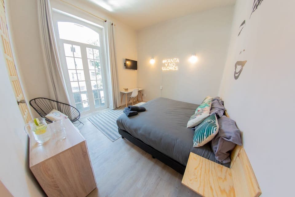 Kanta y No Llores | Premium bedding, down comforters, iron/ironing board, free WiFi