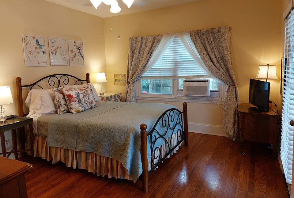 Egyptian cotton sheets, premium bedding, individually decorated