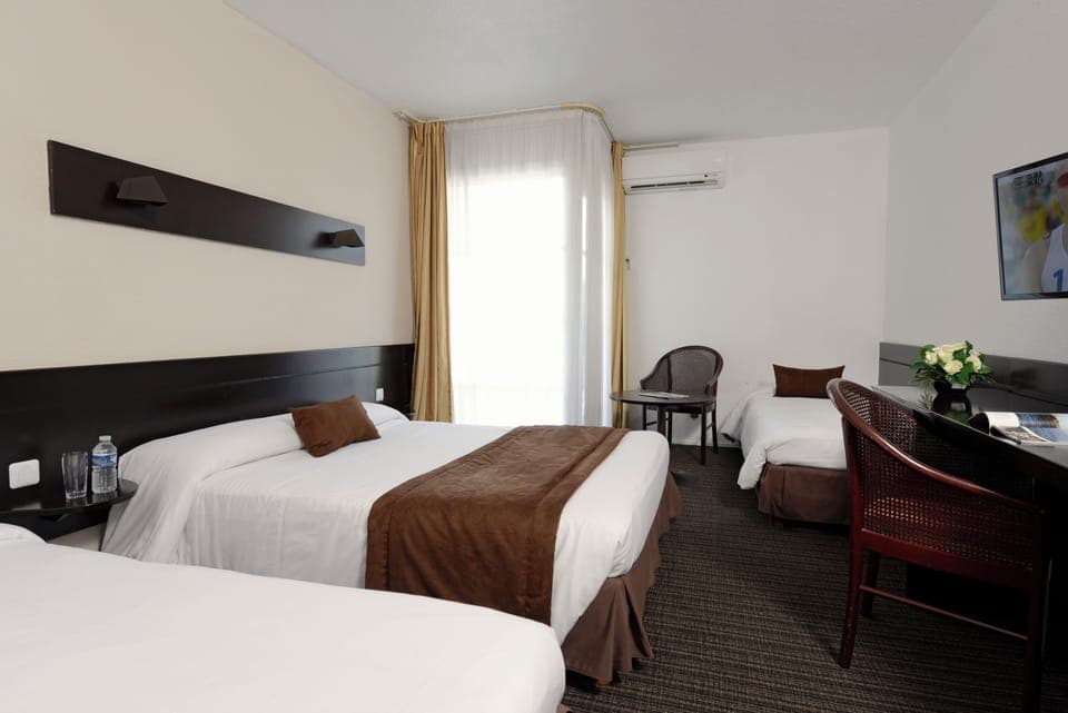 Premium bedding, in-room safe, desk, laptop workspace