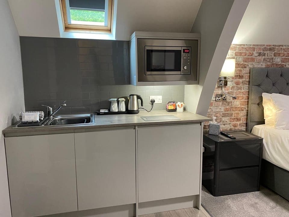 Classic Double Room, 1 Double Bed, Kitchenette, Annex Building | Premium bedding, iron/ironing board, free WiFi, bed sheets