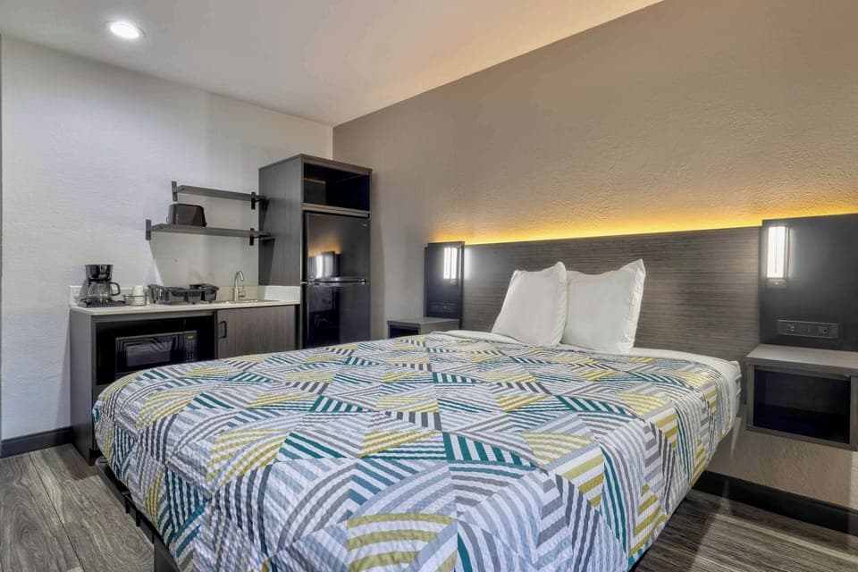 Free WiFi, bed sheets