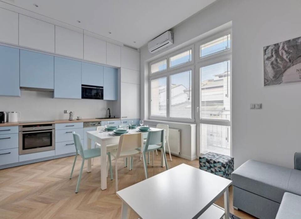 Basic Apartment | Living area | 32-inch LED TV with cable channels, TV