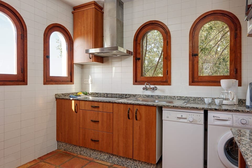 Villa | Private kitchen | Full-size fridge, microwave, oven, stovetop