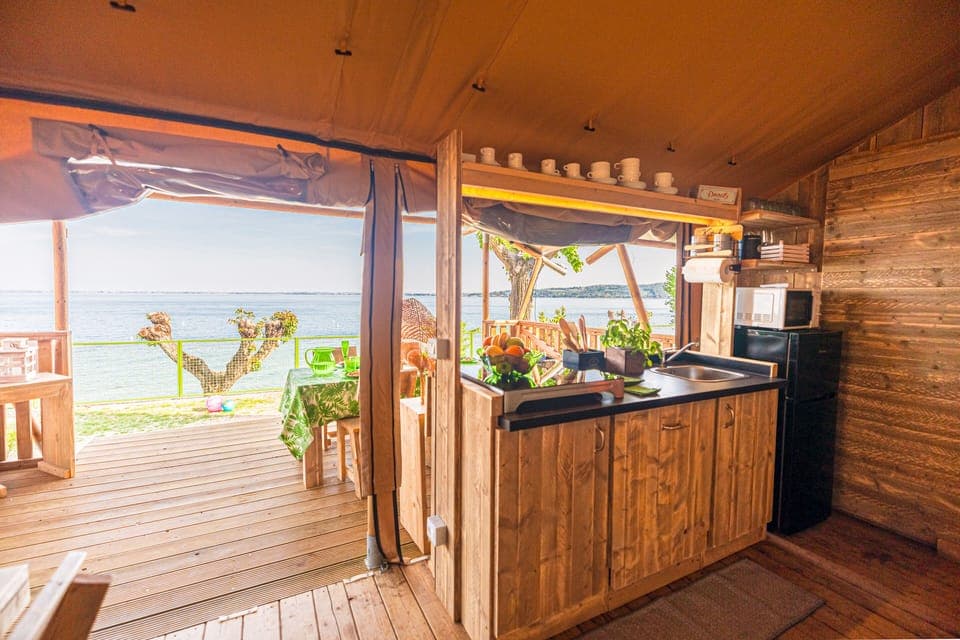 Deluxe Tent, Lake View | Terrace/patio