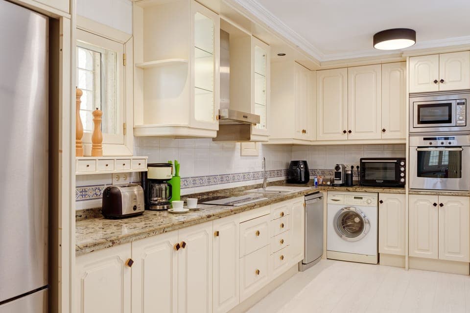 Villa | Private kitchen | Full-size fridge, microwave, oven, stovetop