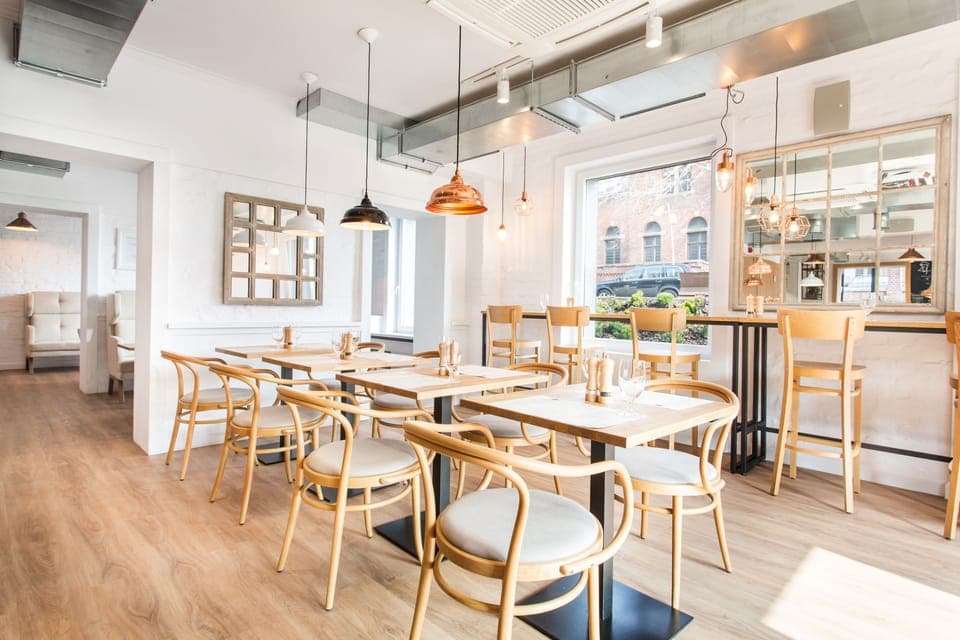 Daily buffet breakfast (PLN 48 per person)