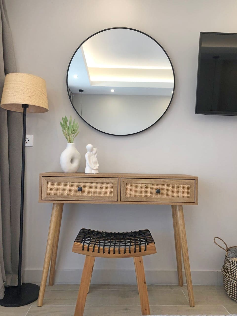 Deluxe Studio, 1 Queen Bed, Pool View | In-room safe, desk, iron/ironing board, free WiFi