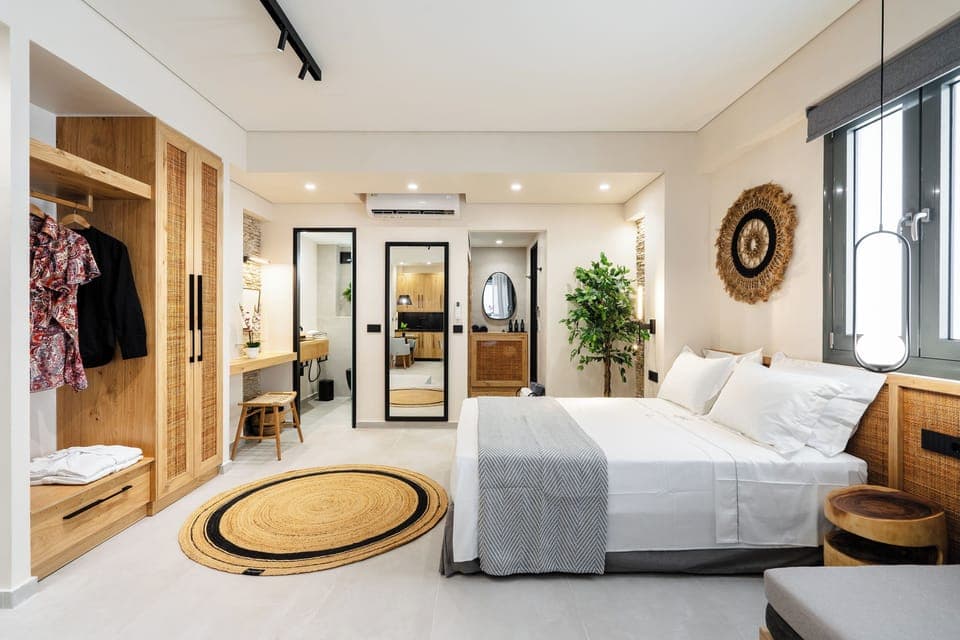 Executive Suite, Hot Tub | Premium bedding, memory foam beds, in-room safe, blackout drapes