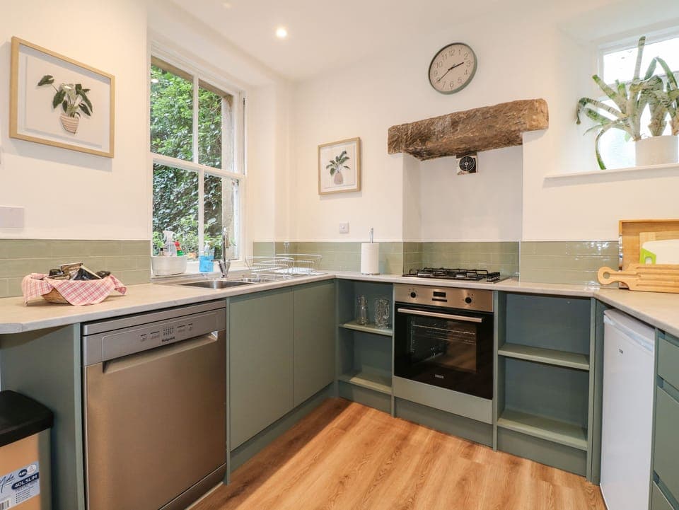 Cottage | Private kitchen | Fridge, dishwasher, electric kettle, toaster