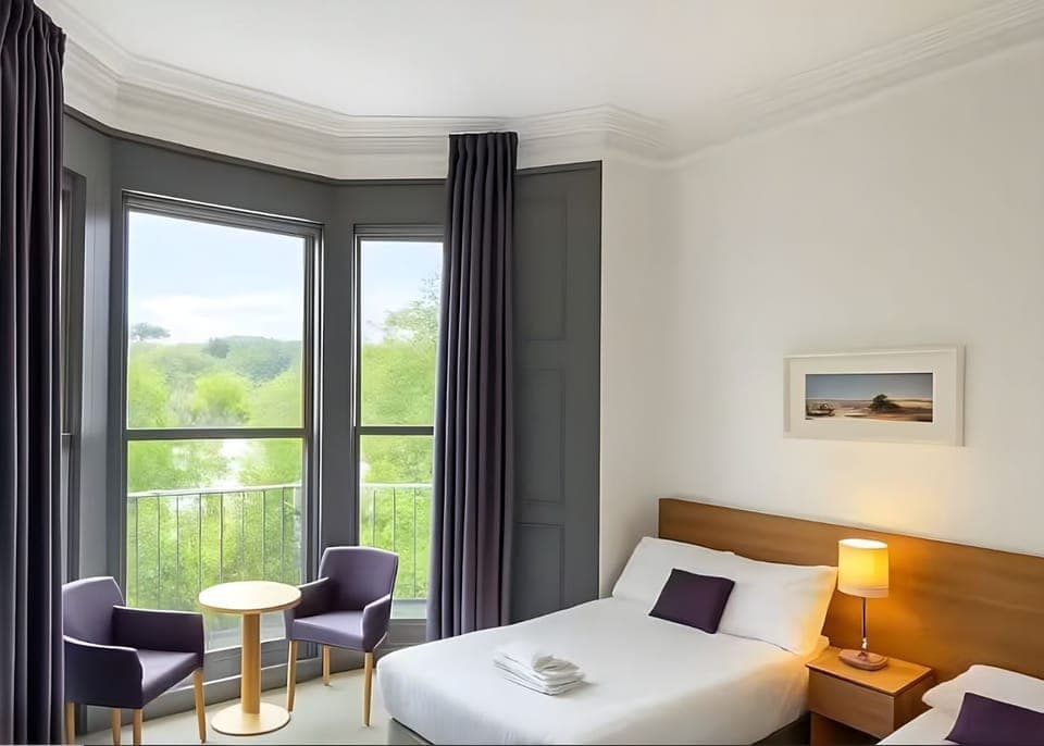 Standard Triple Room, Ensuite | Desk, free WiFi