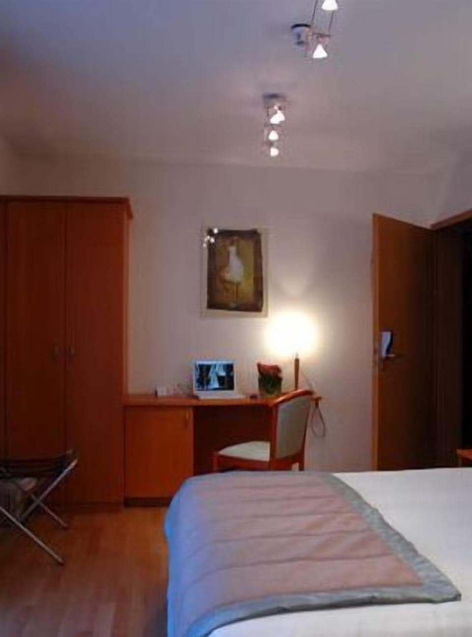 Double Room | Free cribs/infant beds, rollaway beds, free WiFi, bed sheets