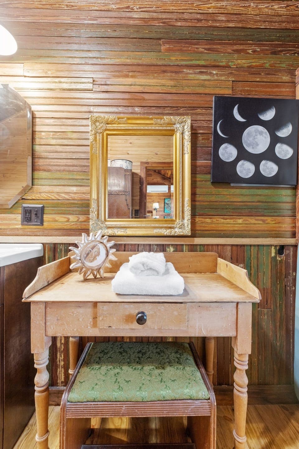 Cabin, 1 Bedroom | Bathroom | Free toiletries, towels, shampoo