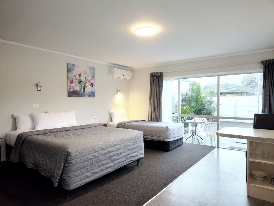 Accessible Unit | Individually decorated, desk, iron/ironing board, free WiFi