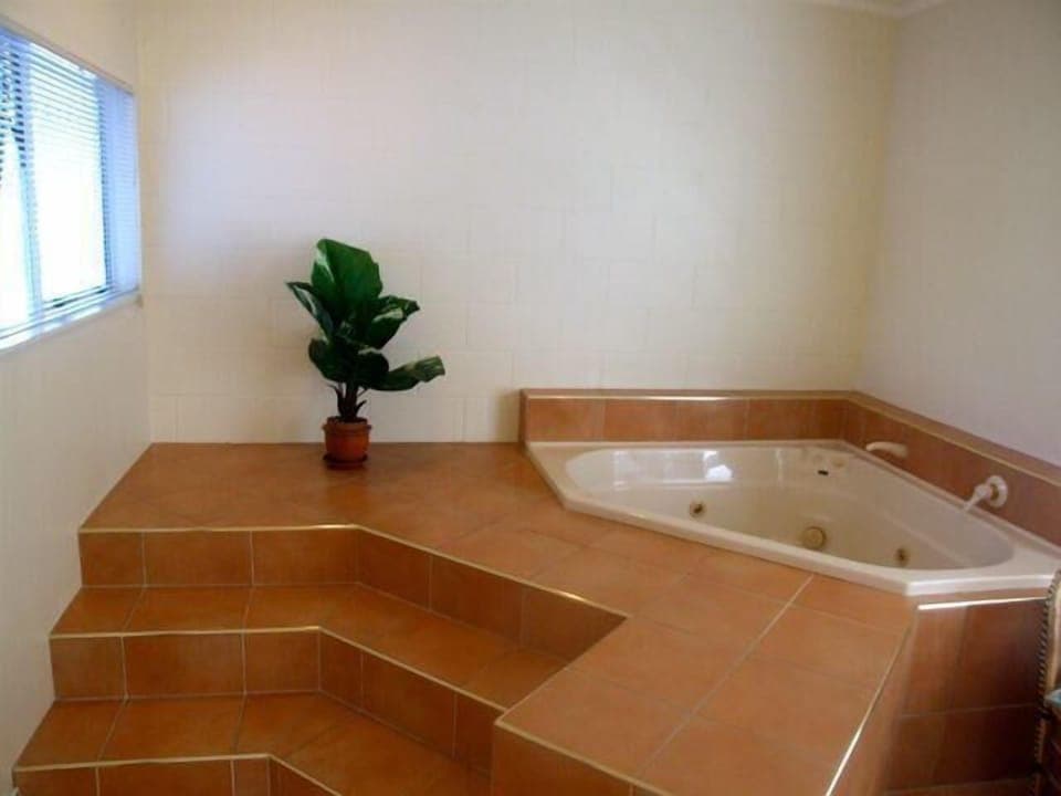 Jetted tub