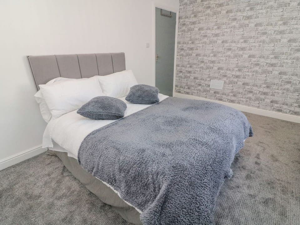 2 bedrooms, individually decorated, individually furnished, free WiFi