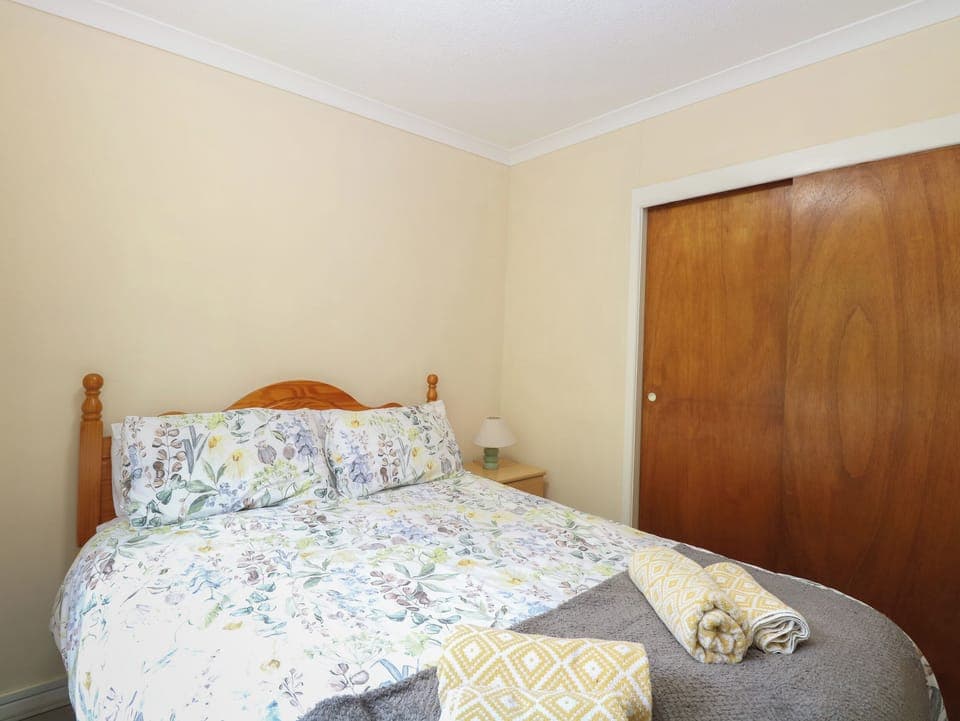 2 bedrooms, individually decorated, individually furnished