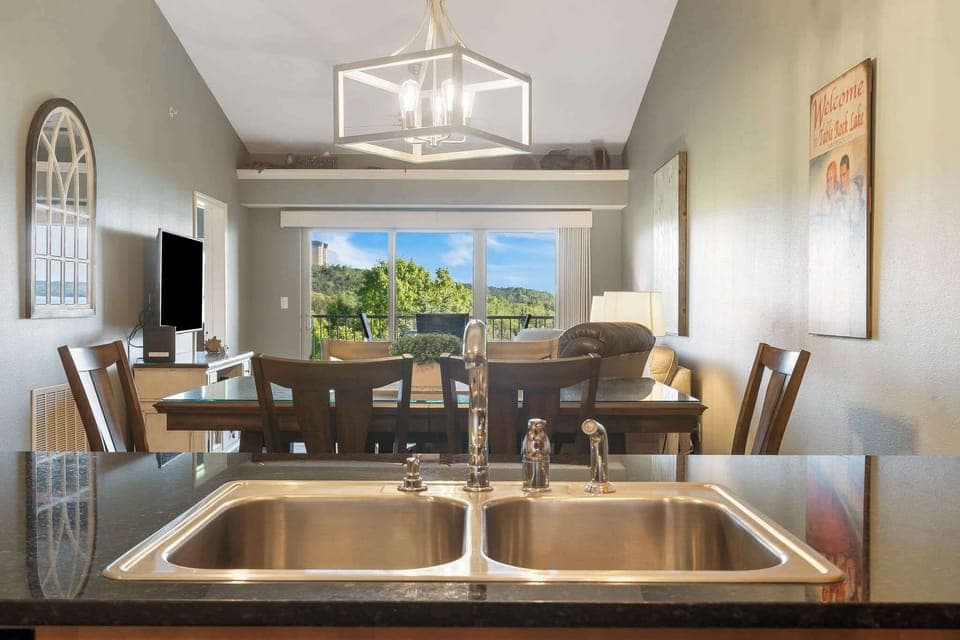 Condo, Multiple Beds, Balcony, Mountain View (Branson Lakefront Luxury) | Dining