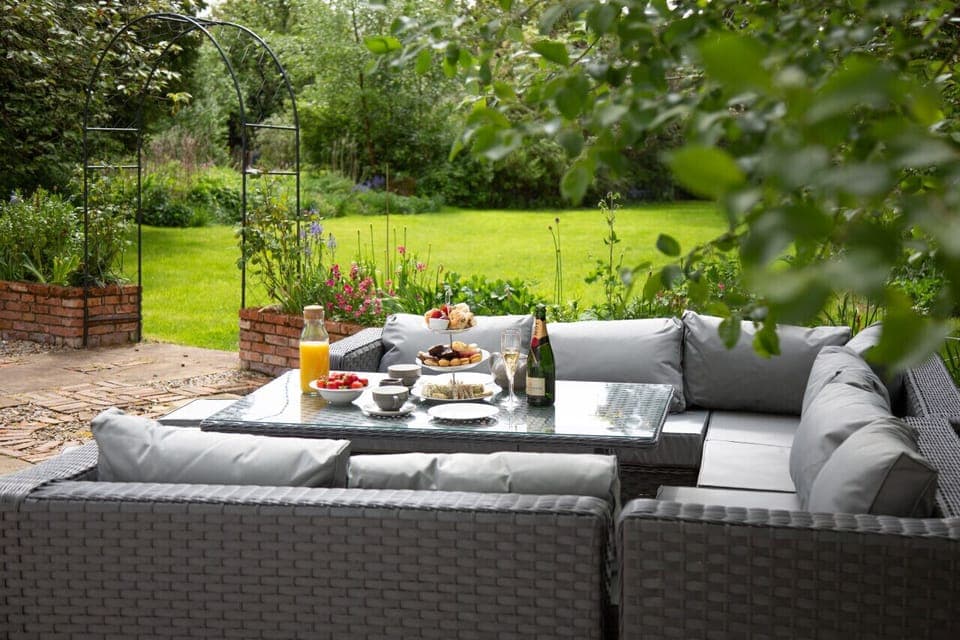 House | 8 bedrooms, desk