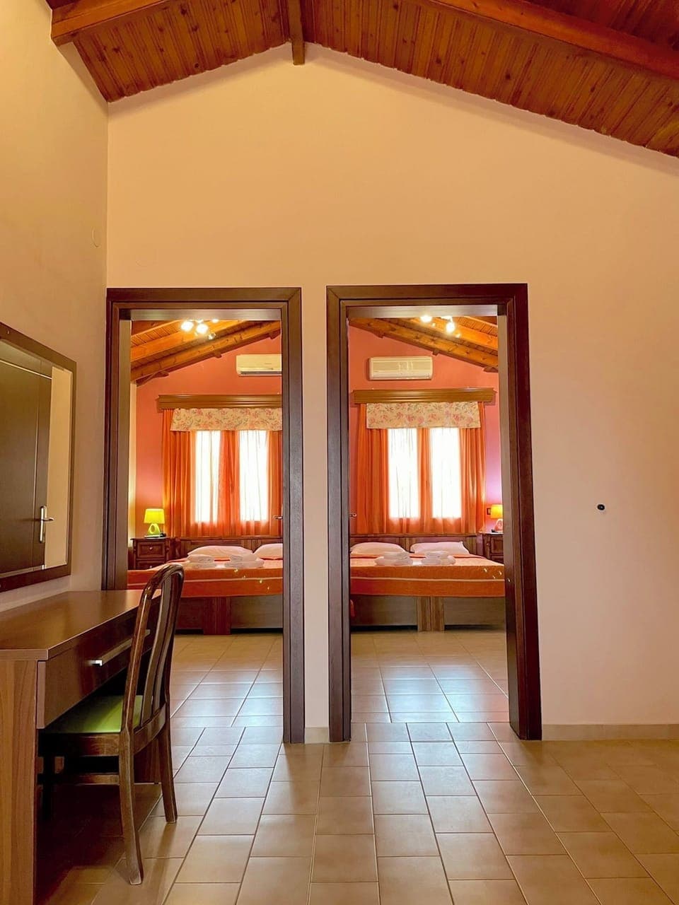 Classic Suite | In-room safe, laptop workspace, soundproofing, free WiFi