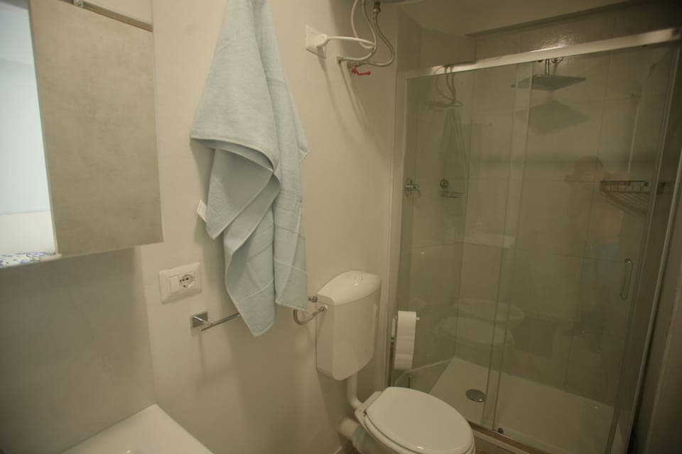 Double or Twin Room | Bathroom | Shower, rainfall showerhead, hair dryer, bidet